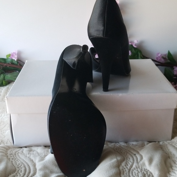 Shoes - Picture 4 of 5